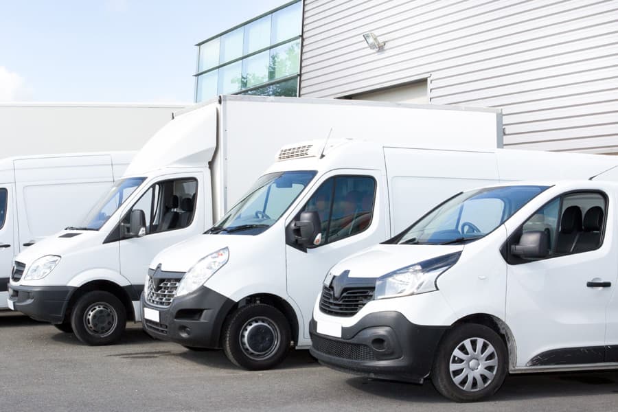 Soluciones de transporte a medida: alquiler de furgonetas con conductor en Ferrol